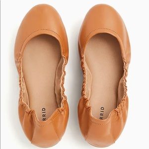 NWOT- Torrid- FAUX LEATHER SCRUNCH BALLET FLAT (WW)